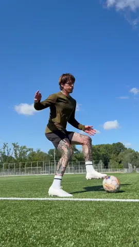 Wall + A Ball #football #futbol #Soccer #footballtraining #footballtiktok #footballer #technique #fyp 