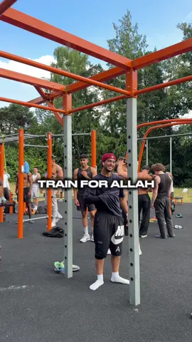 Train For Allah🤲🏽📿 So we train for Allah, not ego. Not for likes. Not for vanity. But to be better servants of Allah — in mind, body, and soul. #calisthenics #fyp #foryou #islam #muslim #islamicreminder #workout 