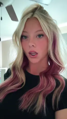 pink hair✌🏼✌🏼! #fyp #foryoupage #pinkhair #peaceandlove #meow 