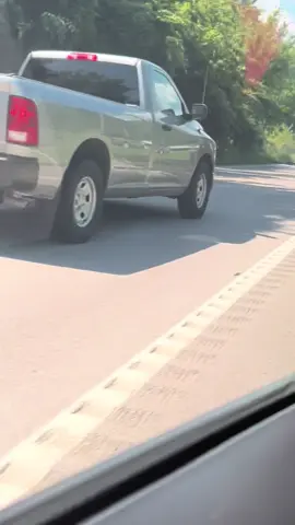Accidente entre #Missouri y #kansas varios heridos, auto se comienza a prender en fuego 😱