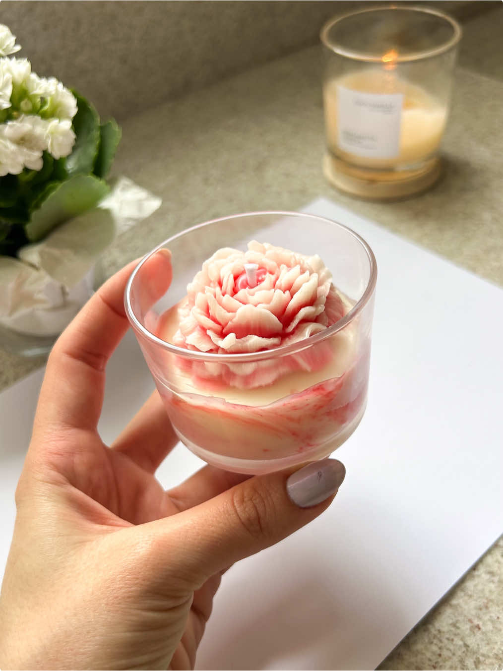 Testei a vela marmorizada e agora quero fazer de todas as cores 😍 coisa mais lindaaaa! O que vocês acharam dela?  #vela #lembrancinhas #candle #homedecor #aromas #velasaromaticas