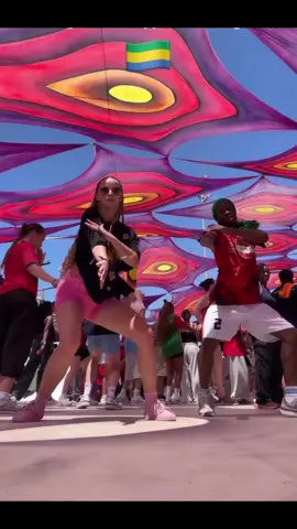 Learning Gabonese street style for the first time in @OYOFEOFFICIAL with The Princess 👑 @Oliwia Ratyńska  #kingdavinci #freestylefreak #dance #authenticafrican 