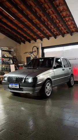 Episódio 37 - O estato da mesa é o estado da minha cabeça durante o processo de fazer esse vídeo Farol PROJETOR no FIAT UNO #fiatuno #carrodeluxo #farolprojetor #unodeluxo 