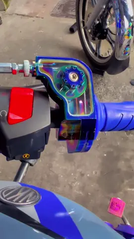 El acelerador de cuarta tornasol que tu quiere… aquí en lujos y más JK🏁❤️🎉 #dosquebradas #acelerador #aceleradordecuartatornasol #pereira #nkd #lujosdosquebradas #lujosyaccesorios #lujosmotos #moteroscolombia