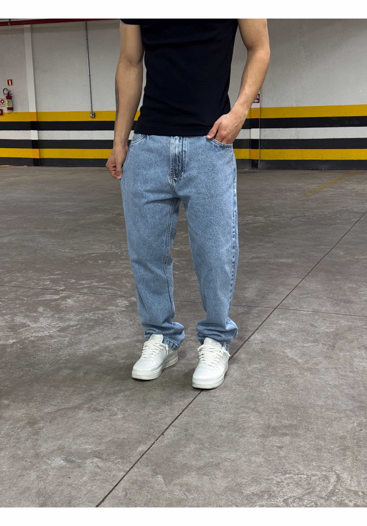 CALÇA RETA DGN JEANS SKY STONE DISPONÍVEL DO ( 38 ATÉ 48)    -COMPRE PELO SITE ⬇️ WWW.BMSTORE044.COM.BR  AV 7 DE SETEMBRO 243, CENTRO - ALTONIA, PR  -PRODUTOS ORIGINAIS ⚡️ - A MELHOR LOJA EM MODA STREETWEAR 🥷 -ENVIAMOS PARA TODO O BRASIL 🇧🇷 #streetwear #skate #outfit #modastreetwear #modamasculina #calcajeans #calcasmasculinas #calcasbaggy #outfitideas #moletomstreetwear #inverno #calcabalao 