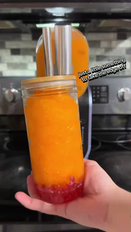 Mango Koolaid Slushi + strawberry boba? Yes please 🍓  #ninjaslushi #summerdrink #poppingboba #ninjakitchen #strawberryboba 