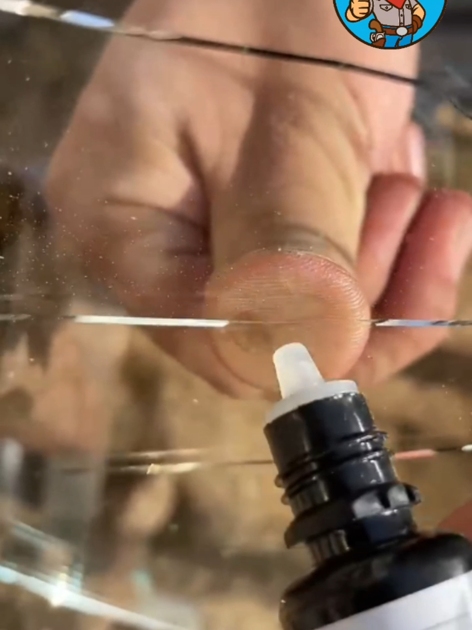 É assim que você arruma aquele parabrisa trincado em questão de minutos, perfeita para carros,caminhões,caminhonetes ,portas de vidro e janelas. Essa resina Reparadora de vidros não vai te deixar na mão. Aproveita o valor promocional aqui no TikTok e pegue a sua. #coladevidro #coladevidro #homem #mulher #carro #tiktokshopbrasil 