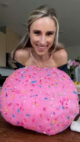 Pink funfetti bagels AND homemade rainbow sprinkle cream cheese 🩷🧁 #bagel #sprinkles #baking #sourdough #funfetti 
