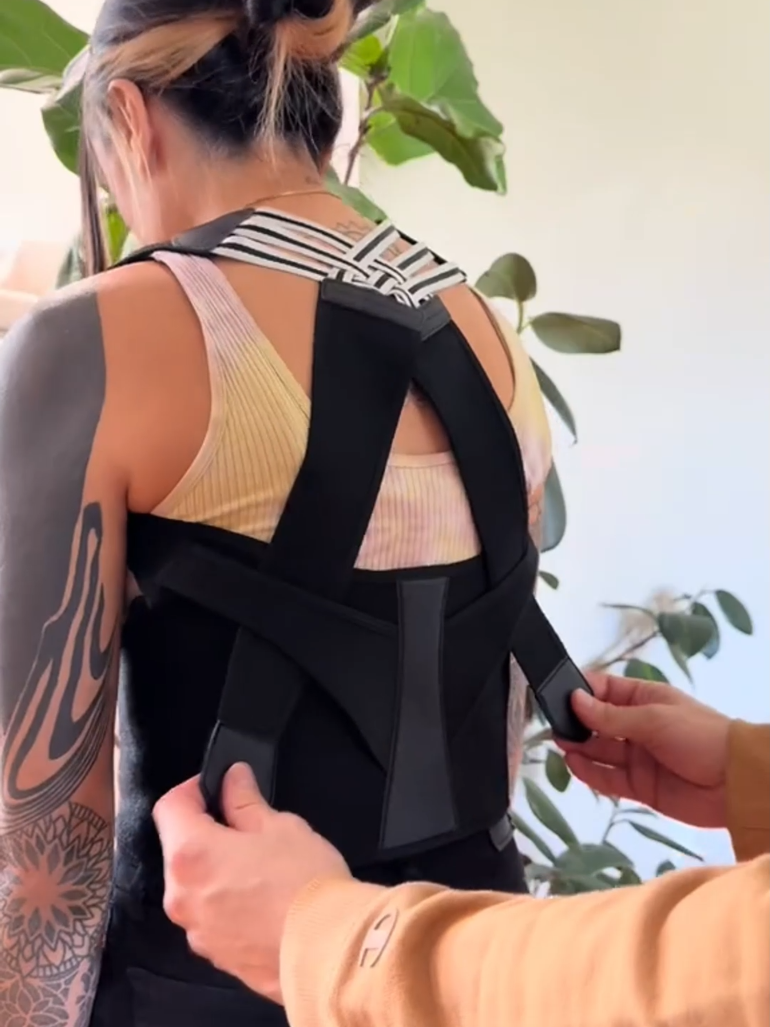 Cinta Postural | Corrige sua postura e evita dores no dia a dia, com conforto e discrição. Ideal pra quem quer cuidar da coluna antes da dor chegar. 🛒 O link da loja oficial está aqui no vídeo. Aproveita! #corpo #saude