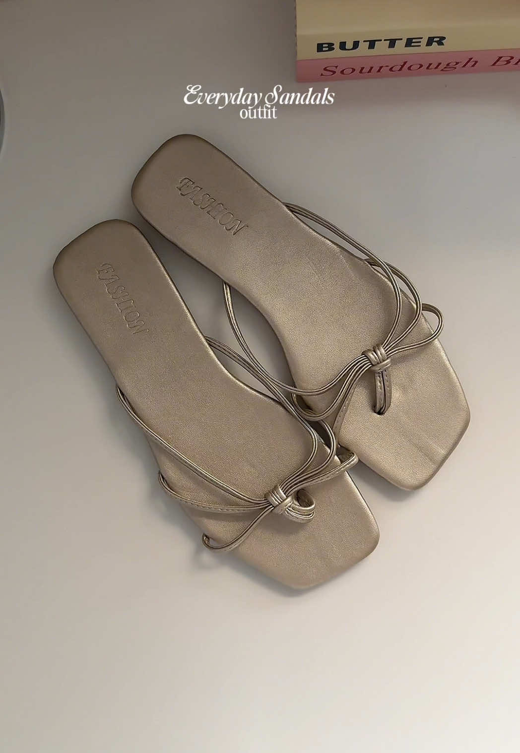 comfy flat slippers! perf for everyday. #flatsandals #flatsandalstrends #sandals #comfysandals #slippers #sandalsoutfit #fyp 