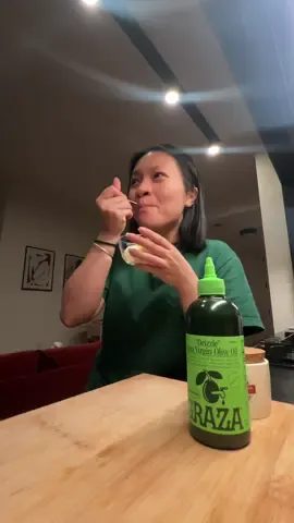 Finally trying olive oil with vanilla ice cream!! 7/10 - very unique grassy flavor! #fyp #Foodie #Vlog #foodcombo #icecream 