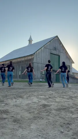 Nous adorons délirer entre amis 👯‍♀️  #linedance #dancer #delirious #fyp  #dancetok  @Cassandra St-Pierre @Karine @Britany Lapierre @Sophie Perron @Danaé St-Pierre @Daphnée LavoieGagnon @Frédéric Seguin @Lbcoulombe95 