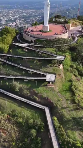 Santiago de Cali 🇨🇴❤️🎶 se le conoce con varios apodos. Los más comunes son 