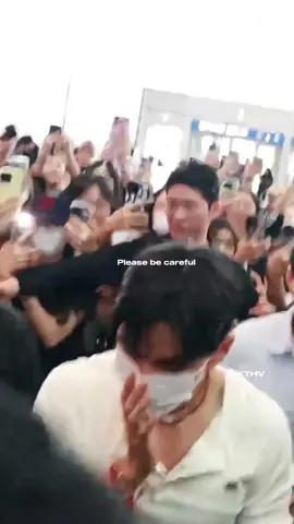 #김태형 #kimtaehyung #taehyung #v #bts #bts_official_bighit #airport 