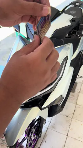 Tutorial pasang emblem Fi.  #modikasi_indonesia #variomodifikasi #modifikasivario #ledoldgank #fypツ 