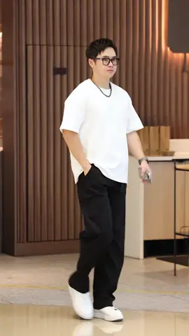 Set đồ giấu tiệt cái bụg bia cho anh em, quan trọng là nhìn sạch sẽ. Giỏ hàng tìm áo thun trơn, quần âu nhé 👌 #xh #outfit #phoidonam 