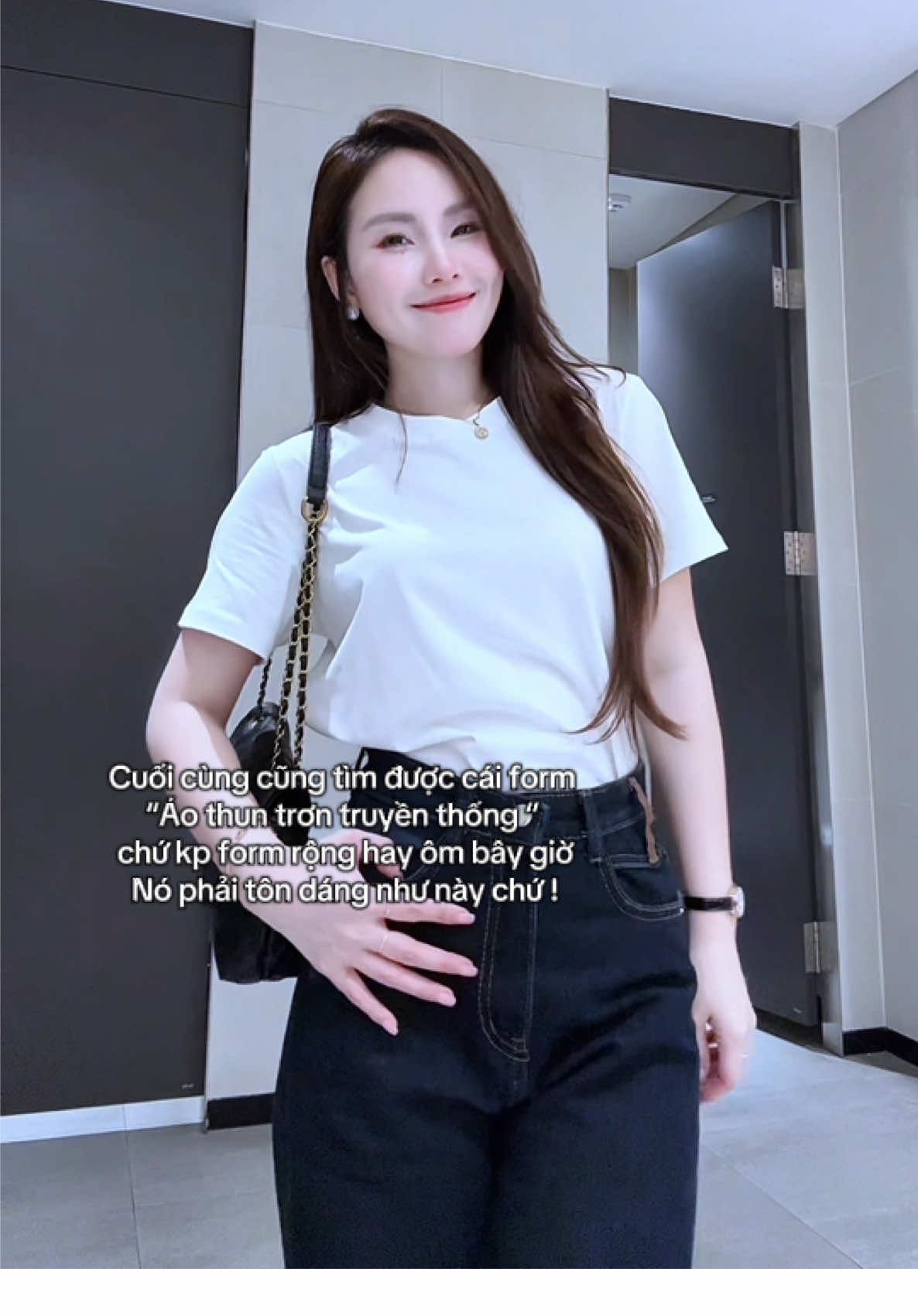 “Áo thun trơn huyền thoại “ vẫn là cái gì đó rất đỉnh #aothun #aophong #aothunnu #myoutfit #outfit #xuhuong #thoitrangnu #reviewquanao #reviewthoitrang 