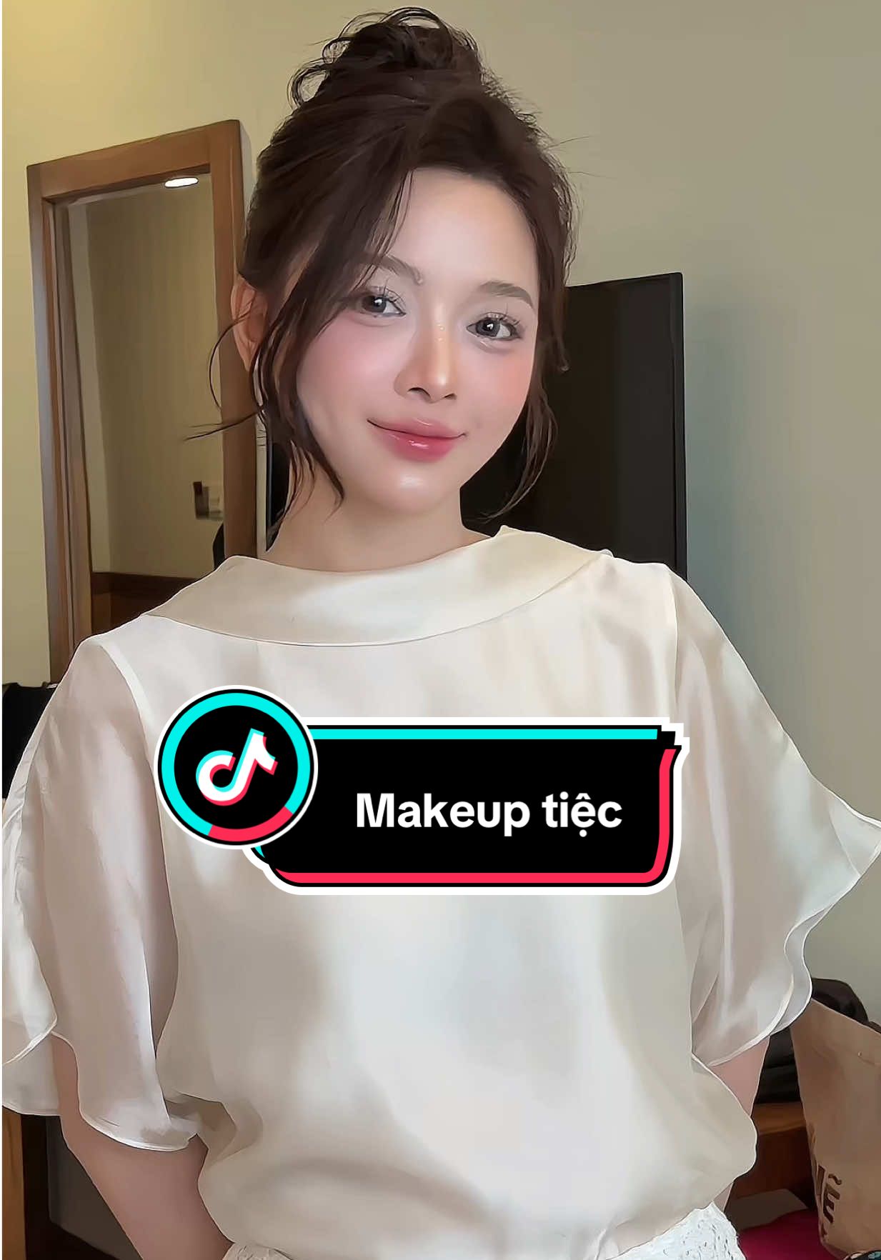 Hồng này không bánh bèo – chỉ là đẹp một cách dịu dàng 💞 #MakeupToneHong #makeupdanang #trangdiemdepdanang #trangdiemtainha#trangfakeup #MakeupTrongVeo #MakeupLook #QuynhLamMakeup #makeuptoneHong #tócbuiditiec #makeupnhenhangtrongtreo #FYP #MakeupVideo 