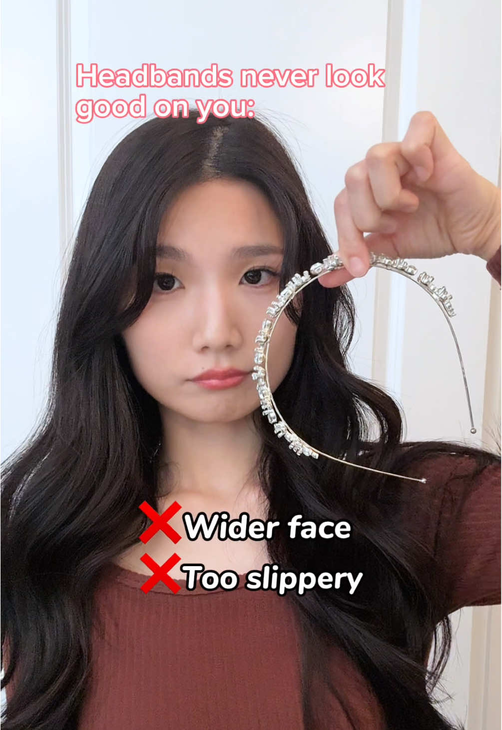 A quick tip for holding your headband in place while achieving a face-framing look! Hope y’all like it (ˊᵕˋ)♡.° #hair #hairstyles #hairaccessories #hairtips #hairdo #fyp
