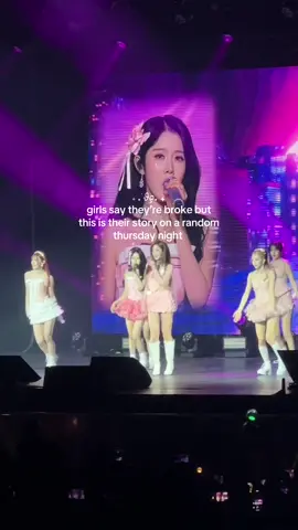 stayc keeping the honmoon golden 😌 #STAYC #run2u #concert #swith #fyp #foryou #kpop #sydney #australia #creatorsearchinsights 