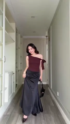 Elegance with a twist. One shoulder, one statement🦢#stylegoals #summerready #oneshouldertop #silkskirt #outfitideas #fypシ #inspo 