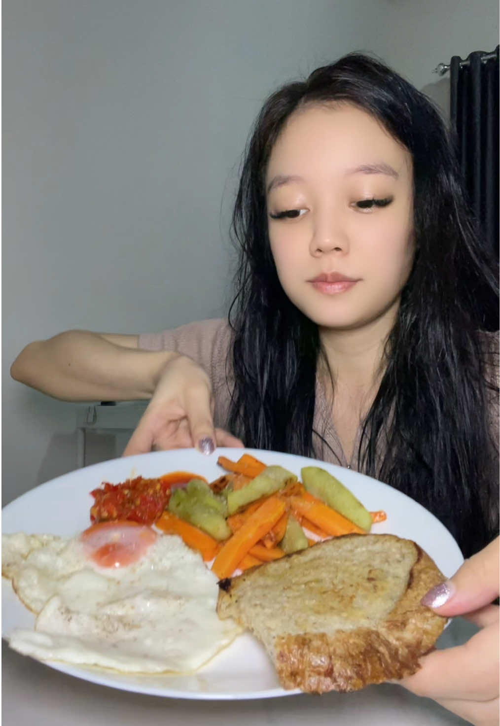 sarapan 🥰  tiap buat video ada aja ya 🙂‍↔️  #sarapan #sarapanpagi #sarapansehat #sayur #telur #americanbreakfast #fyp #fypage #fypageシ #viralvideo #makanantiktok #lagiviral #videoviral #kathy 