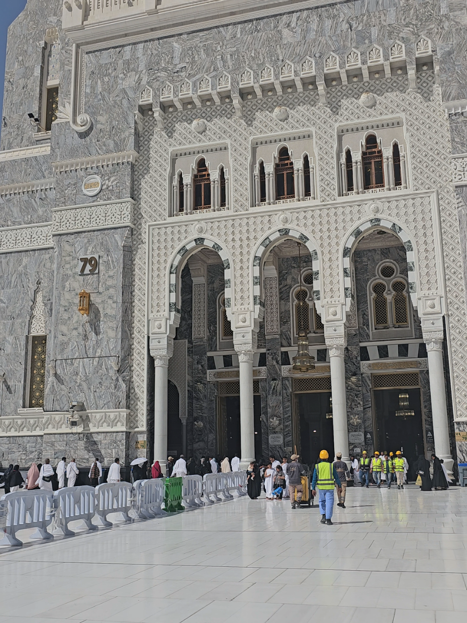 One Of The Best Gate Of MasjidAlHaram @king Fahad Gate❣️ #masjidilharam #capcut_edit #umrah2025🕋❤️♥️♥️ #makkah #tik_tok #foruyou 