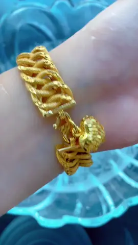 Gelang cinta baharu dengan panjang 18cm dan panjang boleh laras#gelang #gelangcantik #jomlokal #foryou #jwellery #foryou #tiktokshoptawaranharigaji #fyp #bracelet #tiktokshop #tiktok 