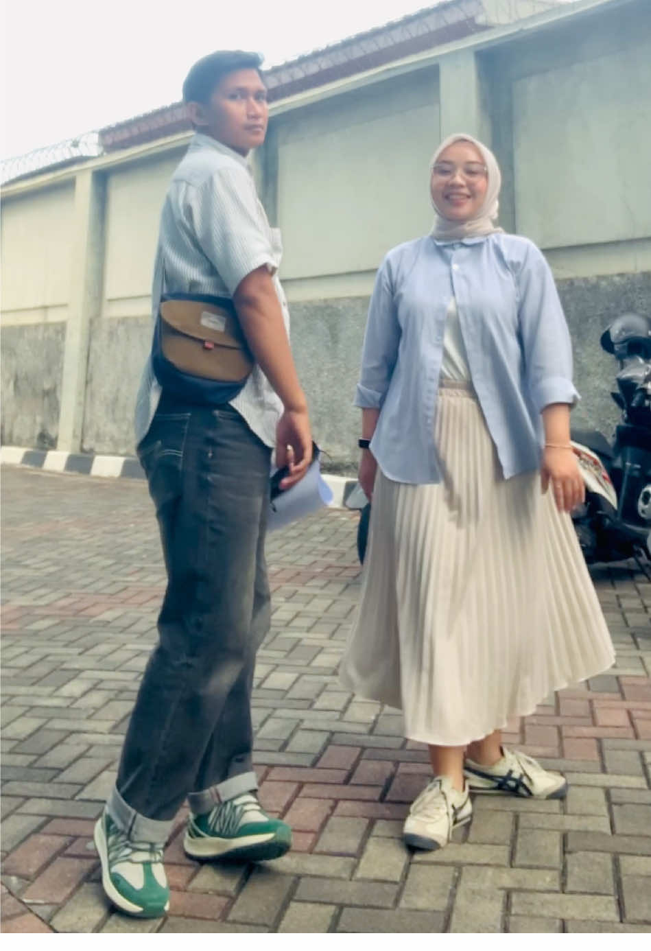 bisa bisanya ujian ke skip dan harus reschedule😭  #fitcheck #OOTD #couplefitcheck #kankyshoes #onitsukatiger 