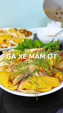 Chỉ đơn giản là cơm gà xé ăn cùng mắm ớt rau răm mà ăn cuốn thật sự  #LearnOnTikTok #monngonmoingay #nauandelam #comga #gaxe #ancungtiktok 