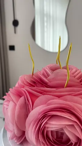 Bizi seçdiyiniz üçün təşəkkürlər 🥰 Sifariş üçün whatsapp və ya DM.  Whatsapp 📲 055 746 74 75 #cake #tortsifarisi #tortlarim #tortlar #cakeart #cakedecorating #cakedesign #bento #lavellacake #lavella #baku #sweet #bakutortları #mezuntortu #sunnettortu #nisantortu #mezuntort