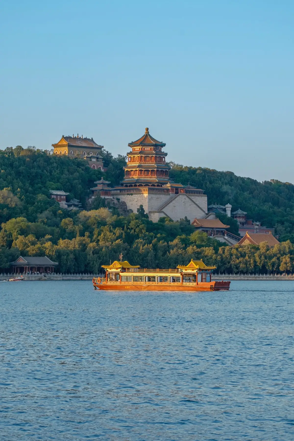 Từng là khu vườn hoàng gia lớn nhất Trung Quốc – Di Hòa Viên là nơi nghỉ dưỡng của Từ Hy Thái hậu, và nay là viên ngọc cổ giữa lòng Bắc Kinh hiện đại. ⛩ Một bước vào vườn, cảm giác như chạm tay vào di sản sống! #dihoavien #backinh #北京 #trungquoc #thiennhien 