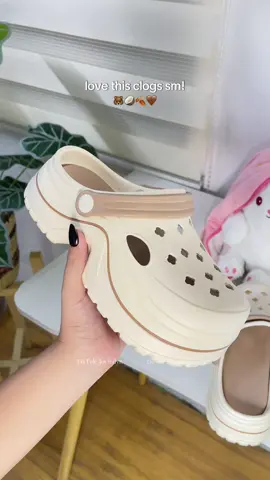 This clogs >>> #clogs #clogshoes #clogsslippers #shoes 