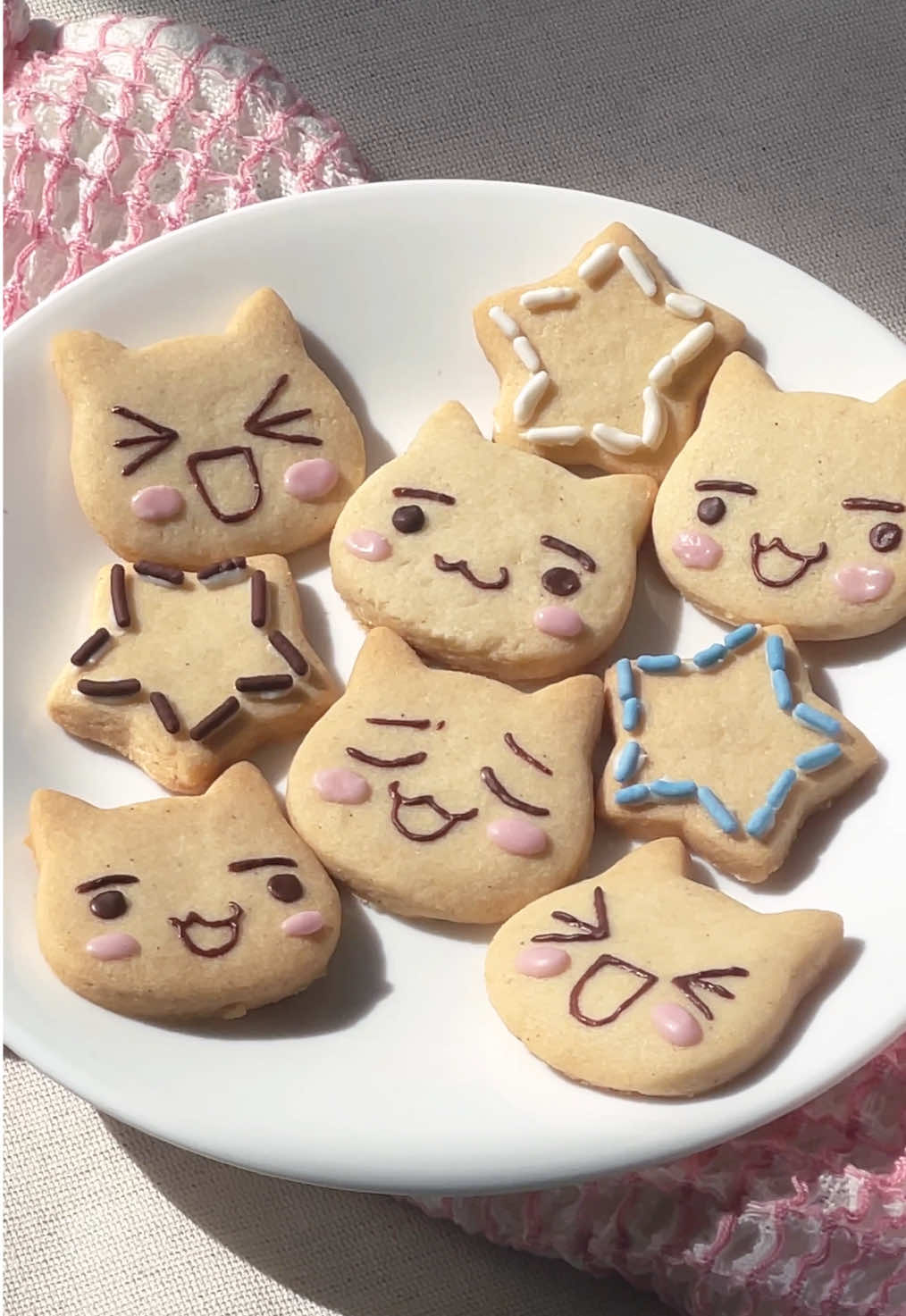 toro inoue cookies! ദ്ദി ˉ͈̀꒳ˉ͈́ )✧ 🤍 recipe: - 1/2 cup butter - 1/4 cup granulated sugar - 1 egg - 1 tsp vanilla extract - 3/4 tsps baking powder - 1 1/2 cups all purpose flour 1. beat butter and sugar 2. add in egg, vanilla, baking powder, and mix 3. add flour, mix 4. cut out cat shapes 5. bake at 350°F for 8-11 minutes 6. add faces with chocolate i used a recipe online and tweaked it a little, but i forgot where i found it from 😭💔  #toroinoue #sonycat #sugarcookies #baketok #baking #cutebaking #dessert 