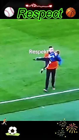 A heartwarming scene on the sports field #football #footbal #Soccer #respect #tiktokshop #viral #fyp #foryou #good #NBA #player #usa🇺🇸 #usa_tiktok #competition #usas #basketball #sportsma #baseball 