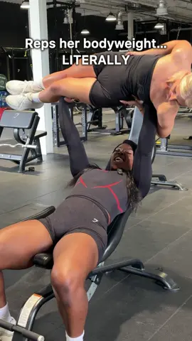 The PERKS of having a STRONG ASS gym bestie💋 @Lils my favourite barbell always🫶🏾 #GymTok #strongwomen 