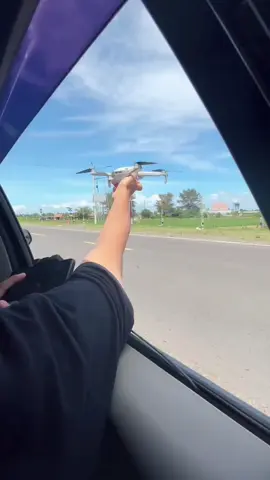 Awalnya cuma iseng, sekarang jadi hobi 🤯 Berkat DJI Mini 3, hasil video ala cinematic banget! Wajib punya buat kamu yang suka explore alam 🌄 🚁 Drone kece, hasil sinematik! DJI Mini 3 ini kecil, tapi gahar! ✅ 4K HDR Video ✅ Stabil banget ✅ Mudah dibawa kemana-mana Cocok buat pemula & pro! 🎯 Link ada di bio, buruan cek sebelum kehabisan! #DroneDJIMini3 #TikTokAffiliate #DroneKamera #FYP #ReviewBarang