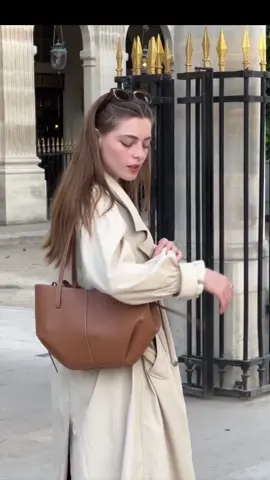 Túi cánh Polene lớn phù hợp cho các bạn đi làm, đi học để được nhiều đồ. Chất liệu da mềm, sang trọng, thiết kế mới lạ,cuốn hút. Phù hợp nhiều phong cách #shuchin221 #hottrend #xuhuong #polene #tuipolene