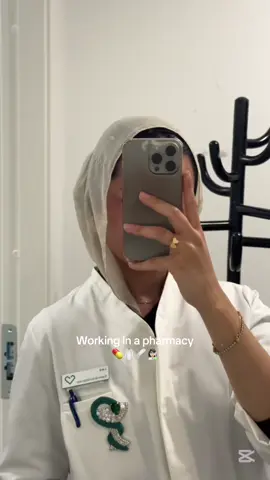 It’s giving ‘your future pharmacist’ energy💊🥼                        #viralvideo #pharmacy #pharmacist #pharmacytiktok #apotekareprogrammet #motivation 