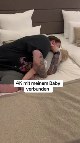 📹 Konstant verbunden mit deinem Baby – auch wenn du gerade nicht im Raum bist! Das neue eufy Babyphone mit Kamera E21 gibt dir Ruhe und Sicherheit – Tag und Nacht. ➡️ Jetzt zum Prime Day Deal: Spare 70 € – nur 179,99 € statt 249,99 € (vom 8.–11. Juli)! 💡 Mit Hybrid-Monitoring bleibst du stabil verbunden, selbst ohne WLAN – und durch das automatische Nachtsicht-Infrarot wird dein Baby nicht gestört, während du trotzdem alles klar sehen kannst. 🎯 Eltern lieben es, weil… ✅ kein Abo ✅ kein App-Zwang ✅ keine Cloud ✅ einfach direkt – wie es sein sollte. 📌 Mein Fazit: Ich bin echt begeistert von der einfachen Bedienung und der starken Verbindung. Besonders nachts ist es mega beruhigend! 🔗 Jetzt ansehen: 👉 Amazon-Deal-Link: https://shop.eufy.com/0Optx9 👉 eufy Shop-Link: https://shop.eufy.com/s7NuHs 🛒 Jetzt sichern & entspannt durchatmen! #eufy #eufyBabyphonemitKameraE21 #Parentingtipps #MamaAlltag #PrimeDayDeal 📲 @eufylife