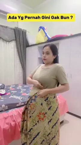 Ngikut aja, kan tidak berat juga dilakuin dan enak aja pake sarung lebih nyaman buat gerak #Fyp  #hamil #bumil #bumilhappy #kehamilan #storybumil #momlife #pregnant #bumill #reelsviralシ #reelsfypシ
