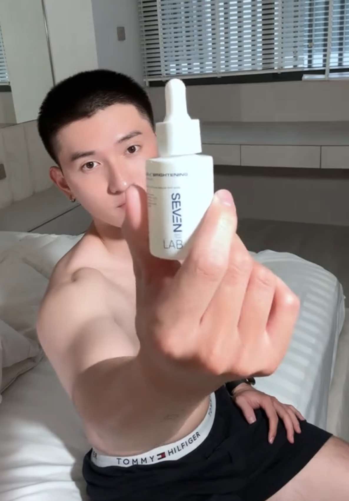 Áp dụng công nghệ Niosome từ Nhật giúp dưỡng trắ.ng sâu mà không gây kí.ch ứn.g! #sevenlab #danhchonam #duongtrang #trangda #vitaminc #serum 