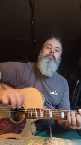 petit délire d'impro pour rodé un jeu de cordes neuves d'un cole Clark 