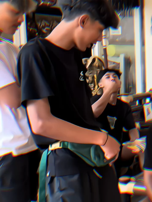 isal: gengsi?,he ini tas dari boy aku gak gengsi,aku pake barang yg masih layak di pake, terharu bgt dengan ucapannya isal🥹🥹@BOY REAL. @فيصل #masboygarudawismusatriamuda #isal #firmanboy00💘 #affanfaisal #gwsmlovers👹 #adekkakak #fyppppppppppppppppppppppp 