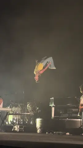 Benson Boone Flippin Out at Summerfest #bensonboone #benson #bensonboonemusic #livemusic #backflip #meme #summerfest #milwaukee #doaflip #beautifulthings #musicfestival 