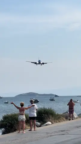 @TUI UK & Ireland Boeing 737-MAX 8 landing in Skiathos with 14 knots crosswind.  #Skiathos #skiathosairport #jsi #lgsk #boeing737max8 #tui #planespotting #aviation #jkgaviation @HV71 🤍💛💙 @Francesco Squatrito @steven_ aviation.xx @🛫Vincent Aviation🛬 @‍ @✈️ @TheAviationGuys ✈️ @Dream_Claudia @lp_planesspotting @BRN.spotter @noche_06 @✈️AviationYannick✈️ @Aero Aesthetics @Thelawnpilot @Rosen 