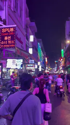 Walking Street ที่โฮจิมินห์! 🇻🇳🍻  #buivienstreet #walkingstreet #hochiminh #vietnam 