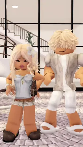 Un clásico! 🌺 Os sabéis la macarena todos? 🌺 #berryavenueroblox #berryavenue #roblox #robloxtrend #macarena #baileroblox 