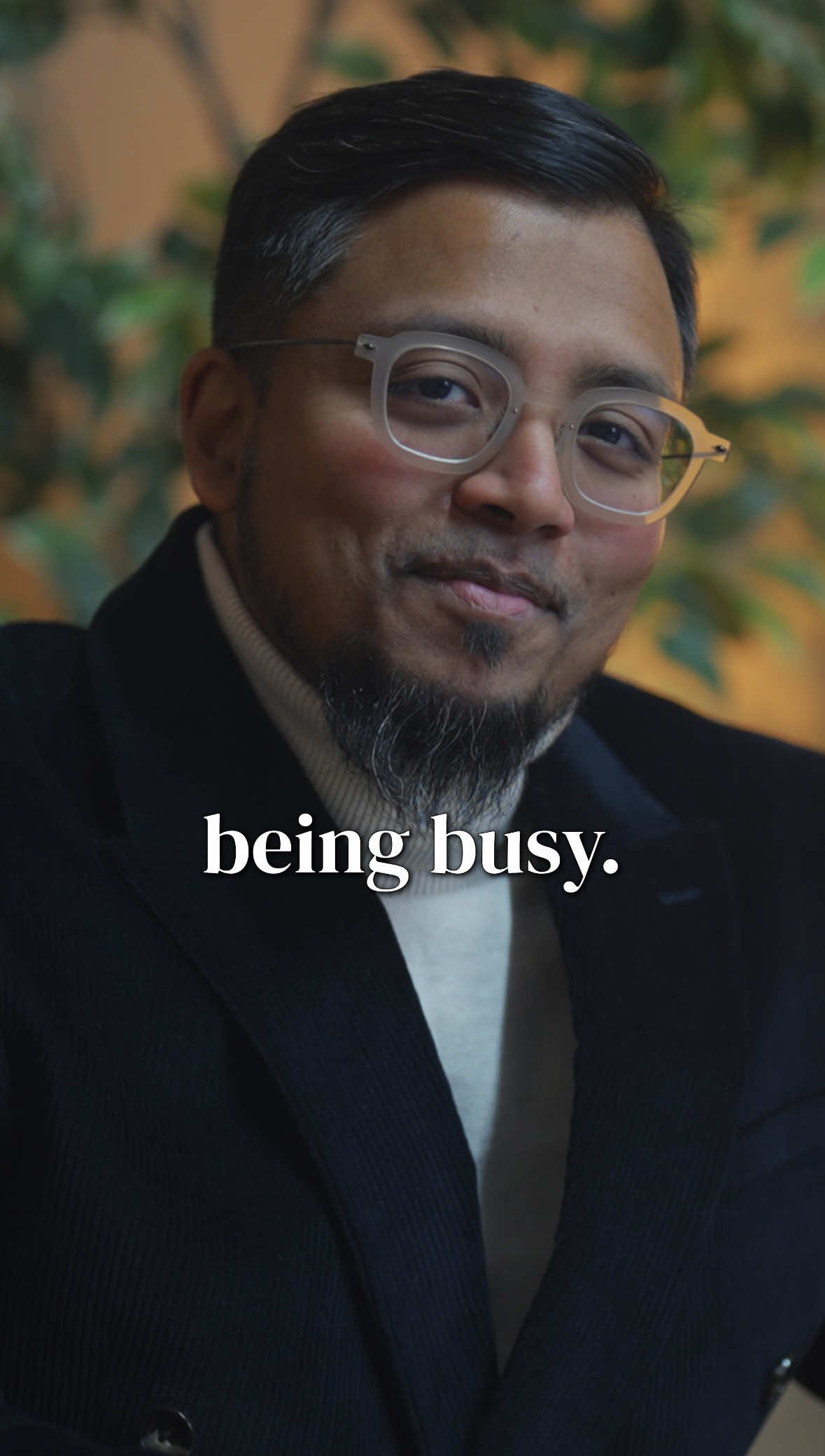 The most successful entrepreneurs do not glorify being busy. They avoid it. Because they know that being busy is not the same as being effective. They are ruthless with their time and attention. They say no to most things so they can go all in on what actually moves the needle. Just a small amount of focused work often creates most of the success. So stop trying to do it all. Master what matters. Because success comes from focus, not from a packed schedule. #tanimzaman #halalbusiness #muslimentrepreneur #muslimbusiness