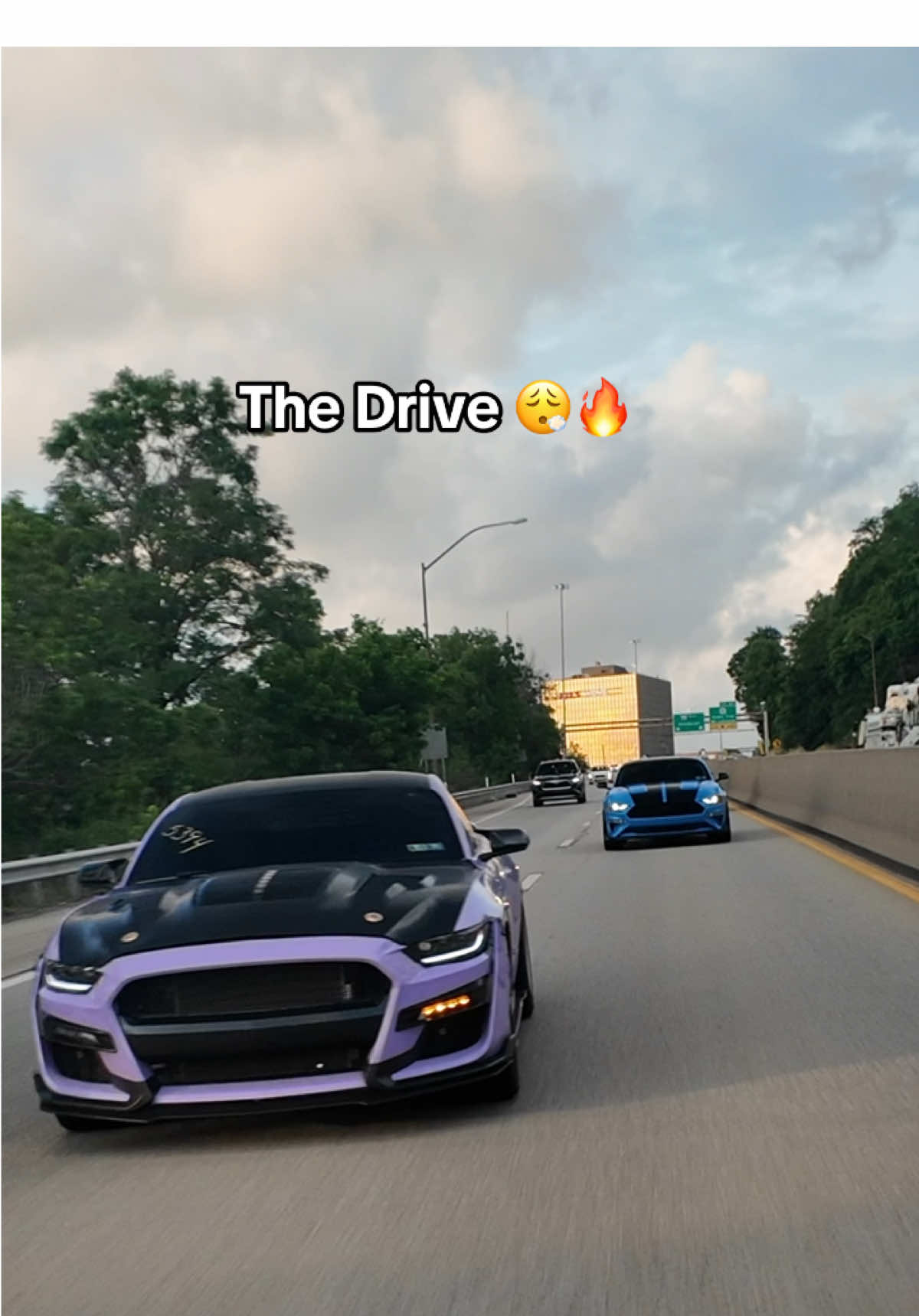 Slidinggggggg 😮‍💨🔥🔥 #mustanggt #trending #fyp #carsoftiktok 